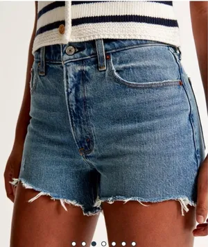 Abercrombie & Fitch High Rise 4" Mom Short Medium Wash- Size 28 thumbnail 1