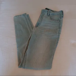 Hollister ultra high rise skinny jeans thumbnail 5