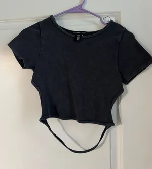Sincerely Jules Women’s backless shirt thumbnail 1