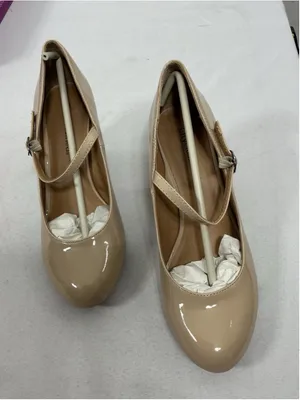 Womans New In Box City Classified Kaylee Mary Jane Pumps Size 8.5 Beige thumbnail 1