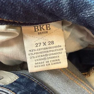 Woman’s BKE Billie Slim Fit Cropped Straight High Rise Stretch Jeans Size 27X28 thumbnail 4