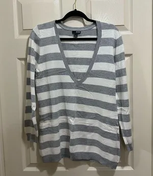 a.n.a. long sleeve deep v-neck sweater Y2K gray and white stripe size large thumbnail 1