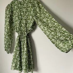 Abercrombie & Fitch Long Sleeve Cutout Mni Dress Green Floral Boho Size Small thumbnail 4