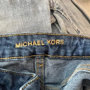 879 | Michael Kors Front Seam Split Hem Cropped Flare Jeans‎ Blue 4 thumbnail 5