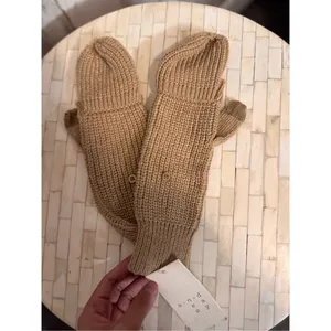 Woman’s mittens Tan thumbnail 3