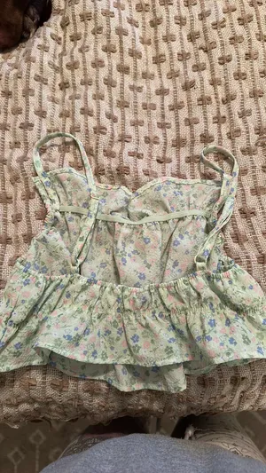 H&M Floral Crop Top thumbnail 3