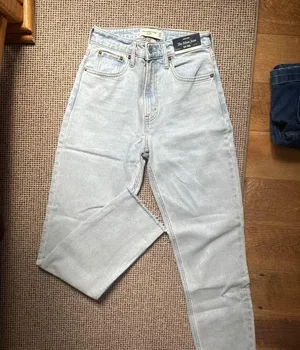 Abercrombie & Fitch Mom Jeans thumbnail 1