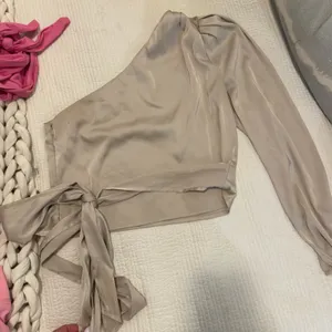 Supper down one shoulder silver blouse thumbnail 1