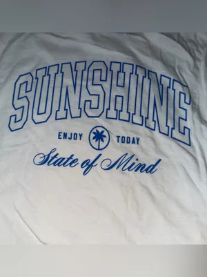 Old Navy White T-Shirt with Light Blue Graphic thumbnail 4