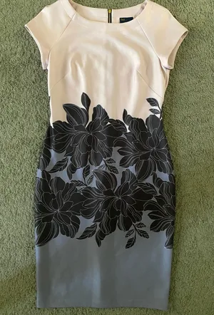 Size 8 classy floral dress Pink thumbnail 1