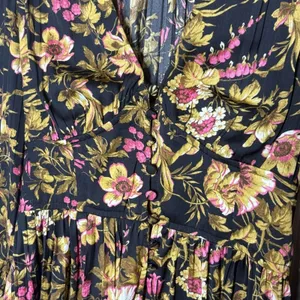 Anthropologie Floral Peplum Blouse V-Neck Button Front Flared Cuff Top Black thumbnail 7