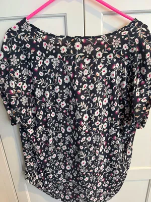 LOFT Outlet Black Floral Print V-Neck Top Women’s Large thumbnail 3