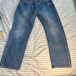 LEVIS 501/93 Button Fly Denim Waist: 34, Inseam: 27 inches thumbnail 1