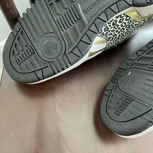 Reebok Gold Foil Leopard Print Sneakers Athletic Shoes 9.5 thumbnail 9