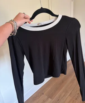 Black and white long sleeve top Size XS thumbnail 1