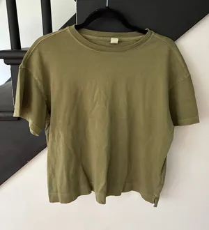 Old Navy tee shirt thumbnail 1