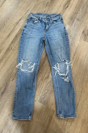 American Eagle Classic High-Rise Distressed Women's Blue Jeans - mom jeans strigid thumbnail 1
