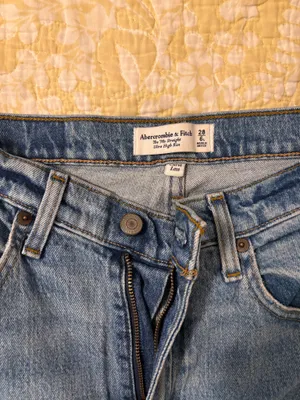Abercrombie Curve Love High-Rise Jeans thumbnail 3