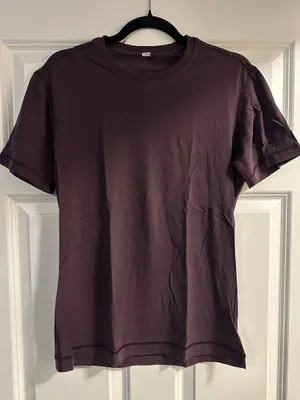 Lululemon T-shirt thumbnail 1