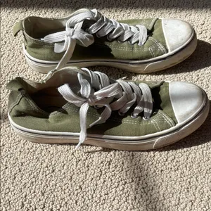 Rue 21 Olive Green Low-Top Canvas Sneakers thumbnail 4