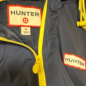 Hunter Navy and Yellow Vest sz medium thumbnail 3