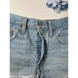 Levis Premium 501‎ Original Shorts Light Wash Distressed Cut Off W27 56327-0086 thumbnail 6