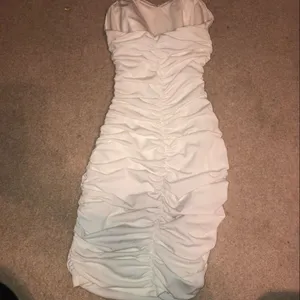 white strapless dress Size M thumbnail 3