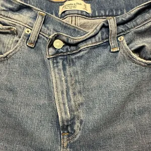 Abercrombie & fitch ultra high rise 90s straight 29/8 thumbnail 5