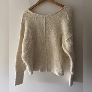 Free People Fuzzy‎ Soft Ivory V Neck Sweater thumbnail 5