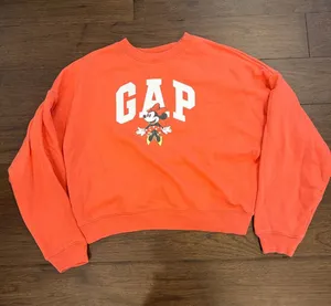 GAP Pink Crewneck with Mickey Graphic Size Small - C11-442 thumbnail 1