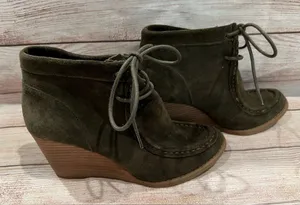 Lucky Brand Women's Ysabel Wedge Boots Size 8.5 olive green Suede Laced Boho thumbnail 1