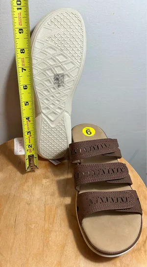 Taryn Rose New women's leather sandals.?Size 8.5. $33. thumbnail 4