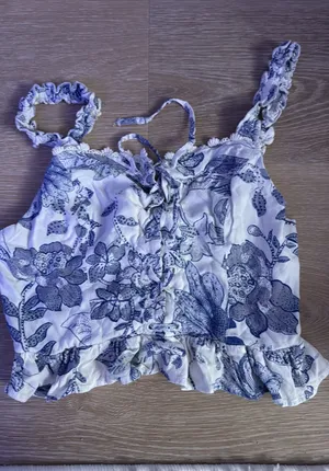 Urban Outfitters Top thumbnail 1