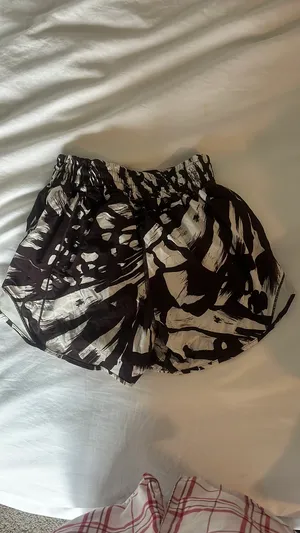 Lululemon Shorts Hotty Hot thumbnail 4