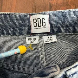 BDG Urban Outfitters Bleach Wash High Rise Baggy Denim Jeans thumbnail 2