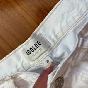 AGOLDE White Parker High Waisted Frayed Denim Shorts thumbnail 2