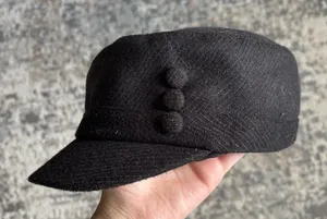 Y2K vintage newsboy black cap with button details women’s thumbnail 1