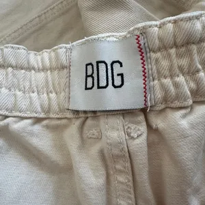 BDG Urban Outfitters Relaxed Skate Cargo Jeans Cream High Rise Size 27 thumbnail 9
