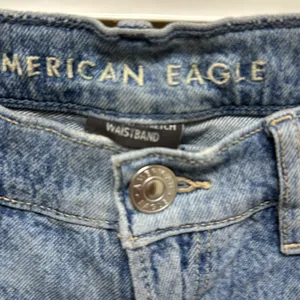 American Eagle ripped jeans thumbnail 4