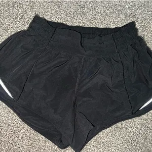 Lululemon Shorts 2.5" Hotty Hot thumbnail 1