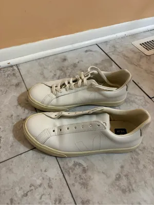 Veja Esplar Leather Logo Sneakers in White thumbnail 3