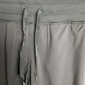 Lululemon High Rise‎ Drawstring Cropped Joggers Size 4 Black thumbnail 4