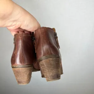 Frye Carson Piping Leather Ankle Boots Cognac Brown Zip Block Heel 7M 3471733-WH thumbnail 4