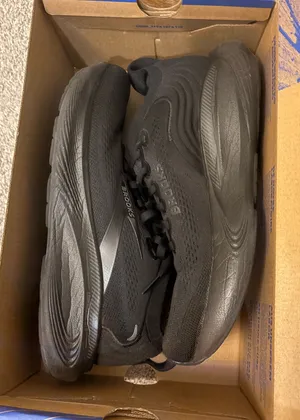 Brooks adrenaline shoes  thumbnail 1