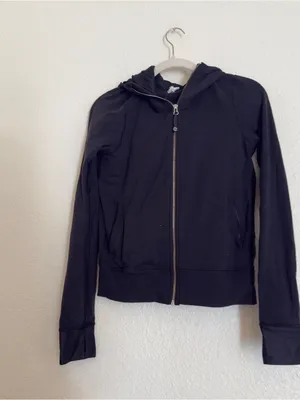 Lululemon Women's Namaskar 6 Black Zipup Hooded Jacket thumbnail 2