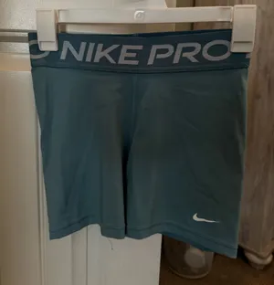 Nike Pro Dri-Fit shorts size small 5in  thumbnail 1