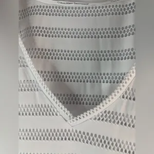 Calvin Klein M White Perforated Pocketed V-Neck Swim Coverup thumbnail 7