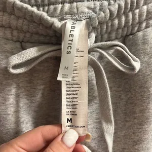 ✨Fabletics Eco Go-To Classic Light Grey Sz Medium Sweatpants✨ thumbnail 7