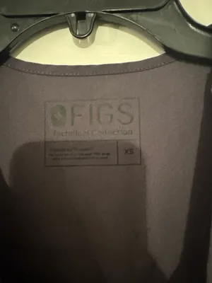 Figs scrub top thumbnail 3