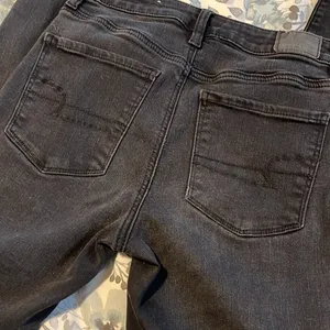 America Eagle Next Level Stretch Black Distressed Jeans Size 2 thumbnail 9